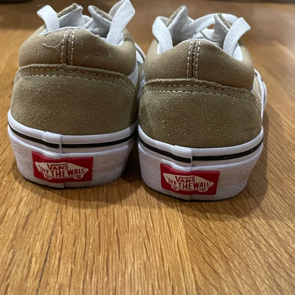 Vans Little Kids Old Skool Sneaker, Beige and White. (Worn only once!) - Picture 2 of 7